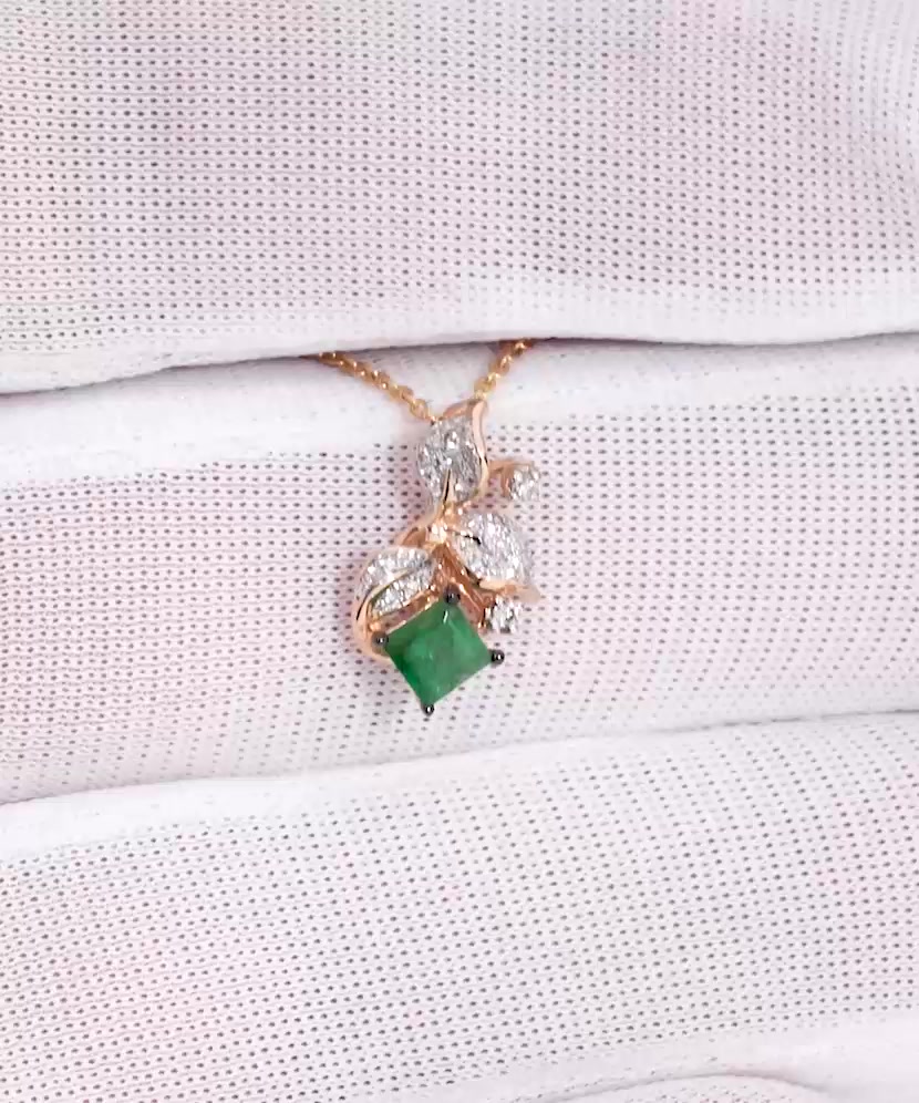 Gold pendant with emerald and diamonds