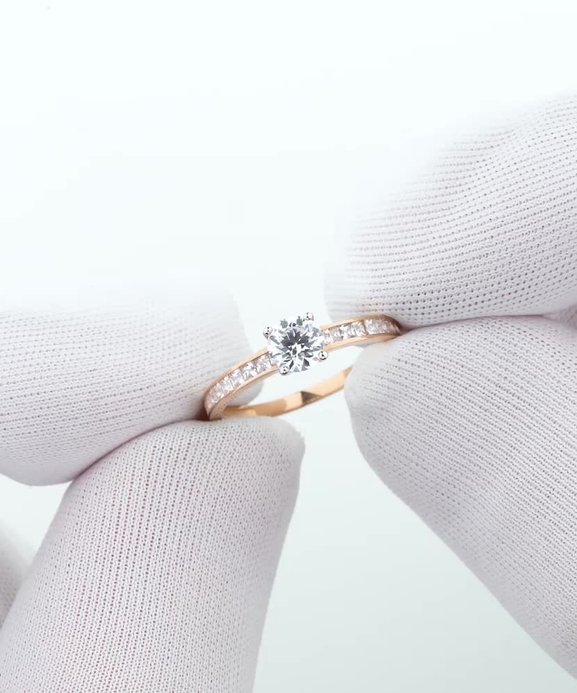 Gold ring with zircons