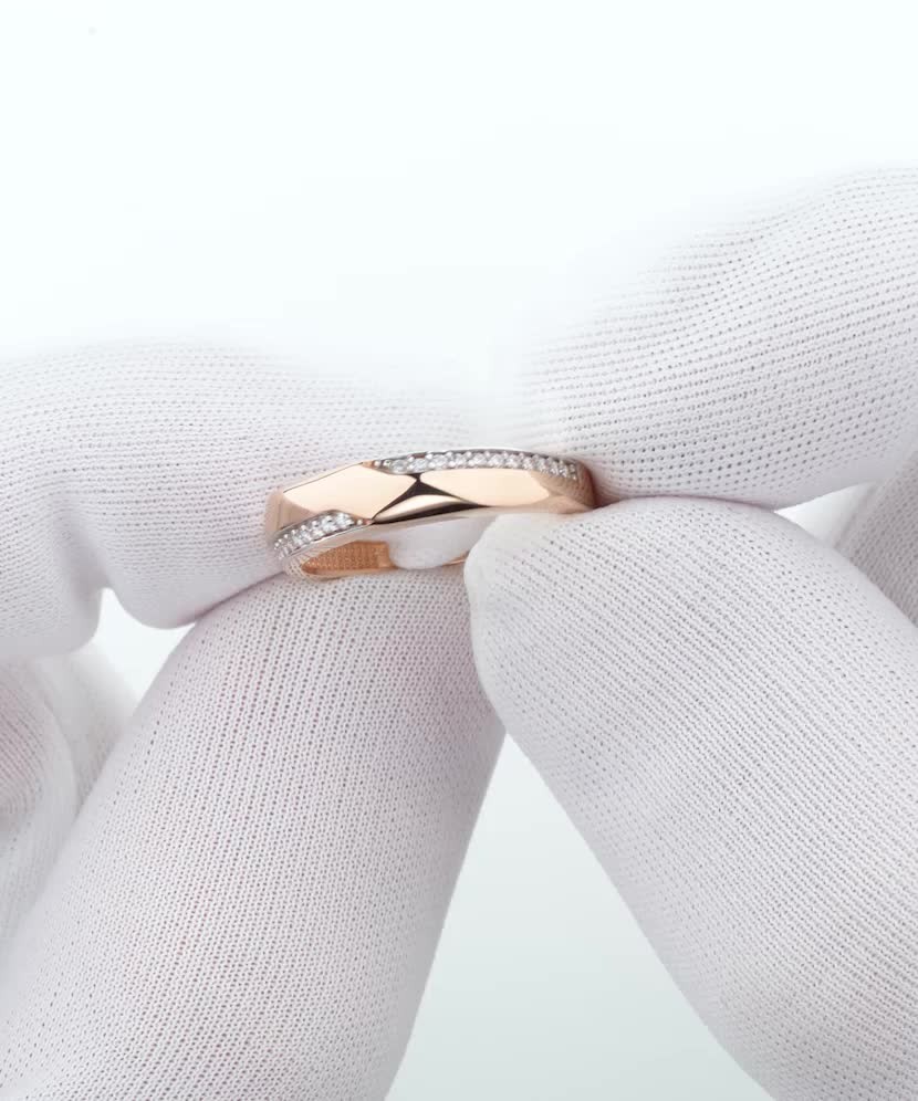 Gold ring with zircons