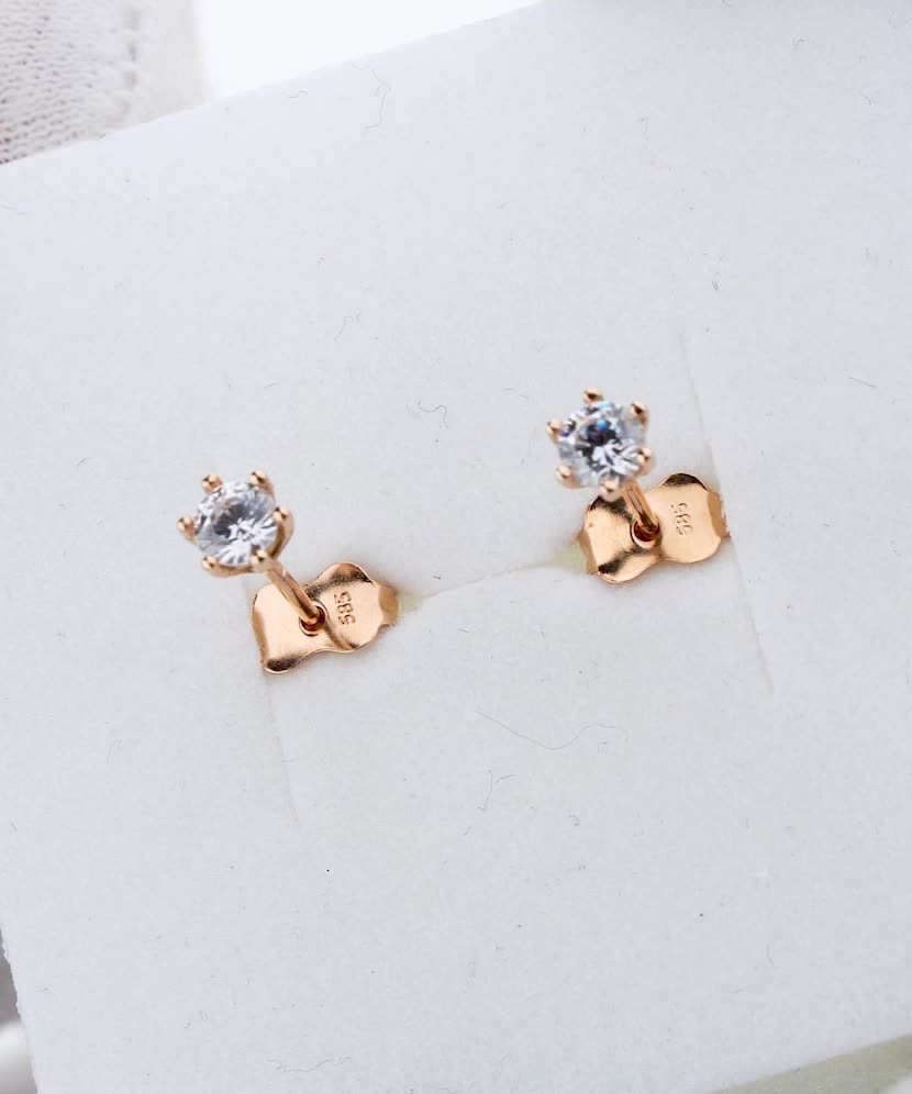 Gold earrings with zircons