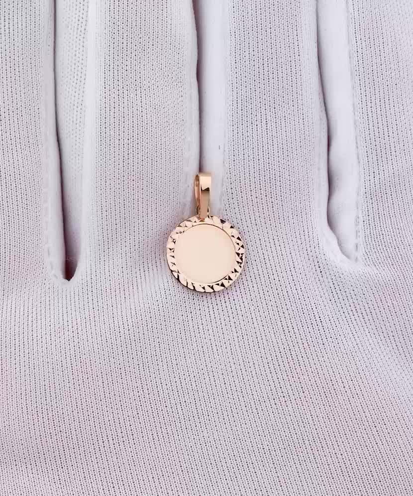 Gold pendant