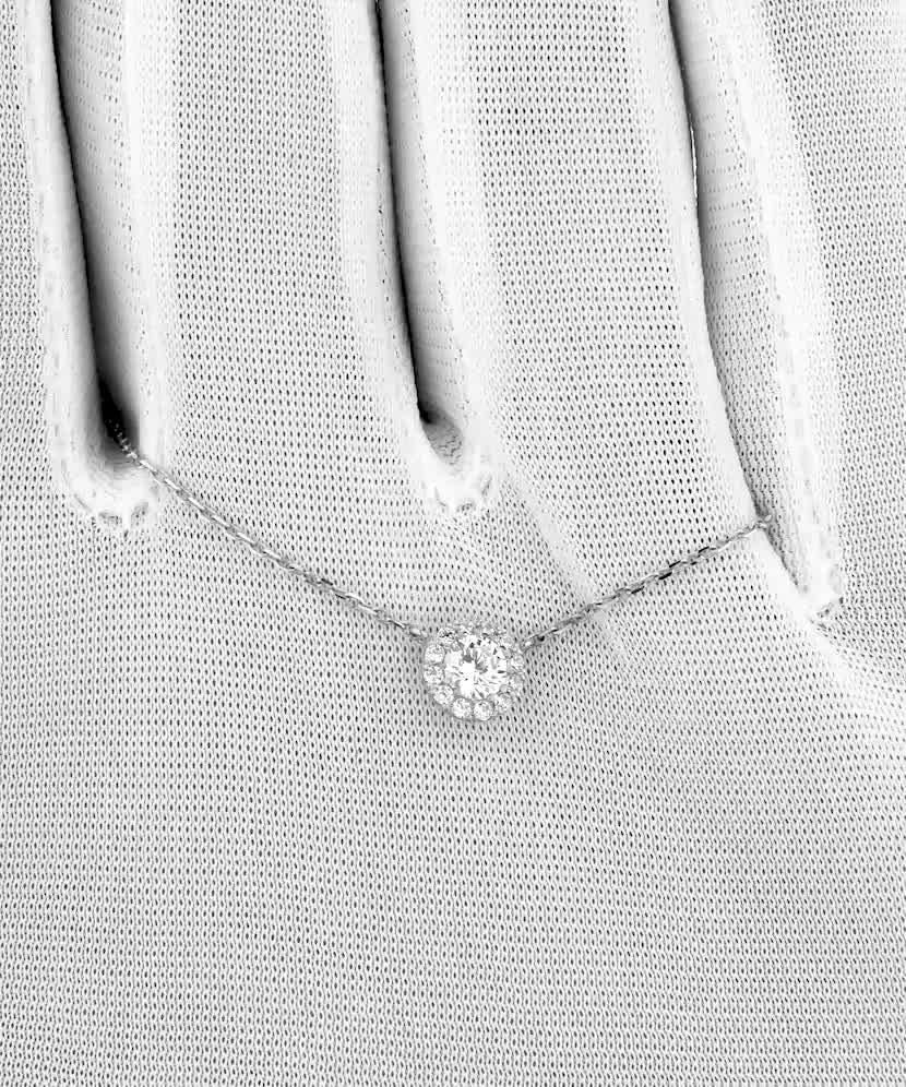 White gold chain with zirconium pendant