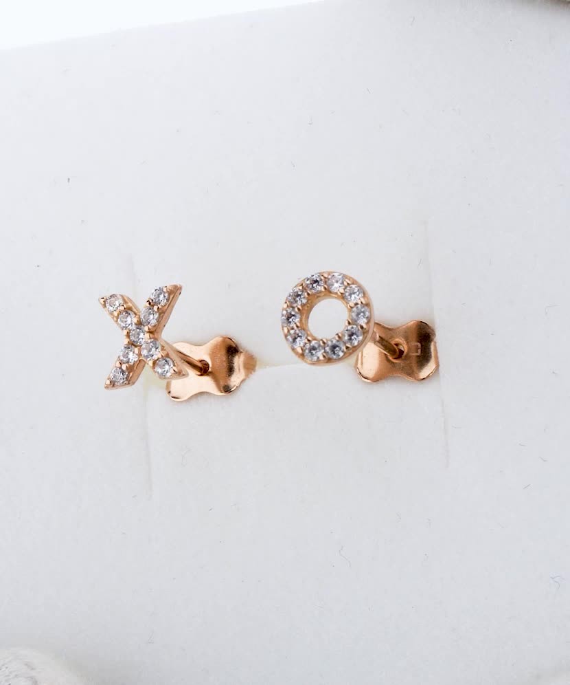 Gold earrings with zircons