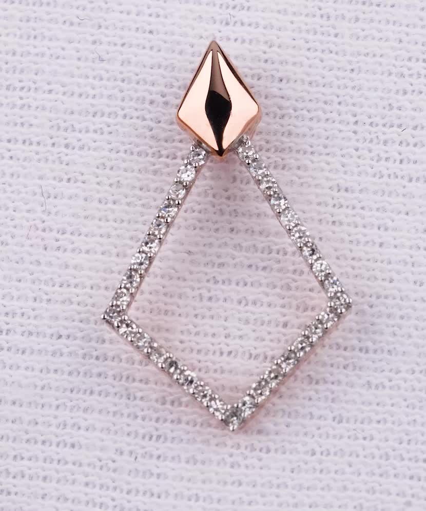 Gold pendant with diamonds