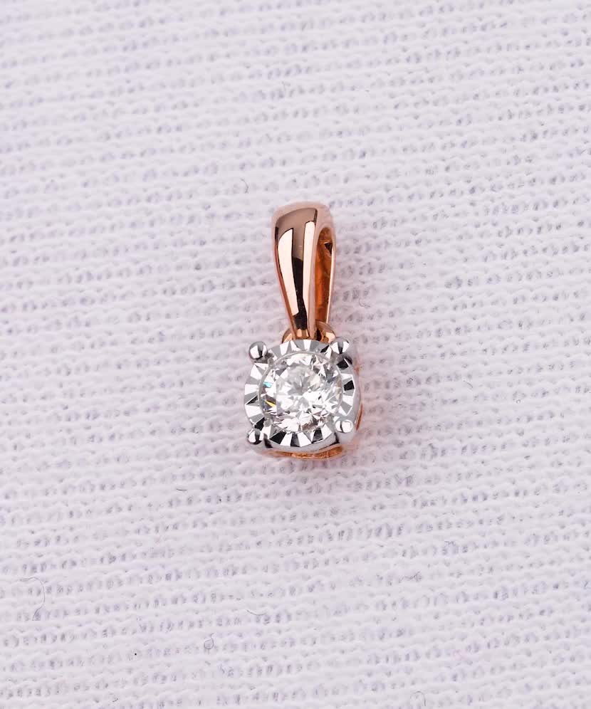 Gold pendant with diamonds