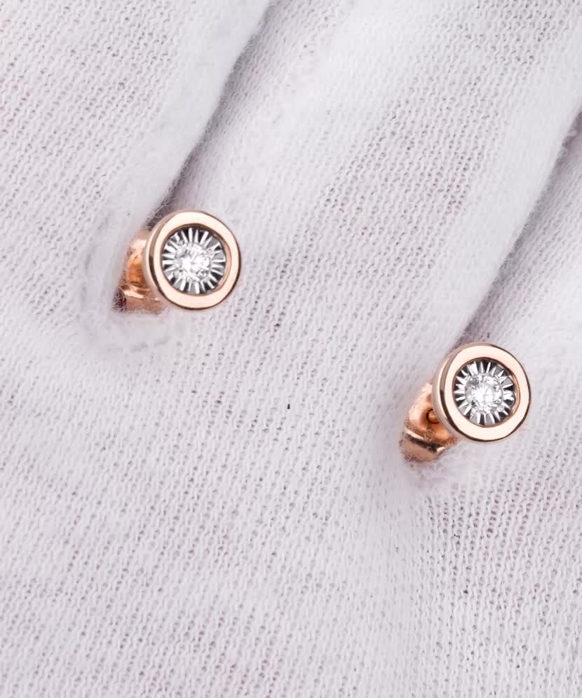 Gold earrings with diamonds