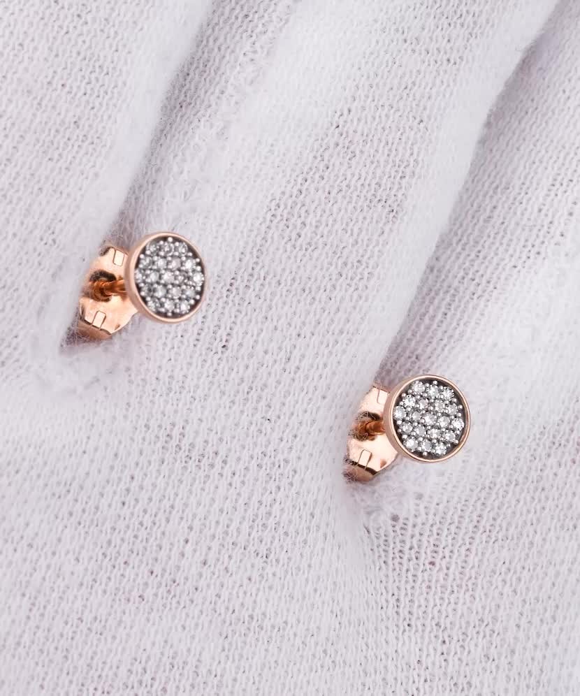 Gold earrings with diamonds