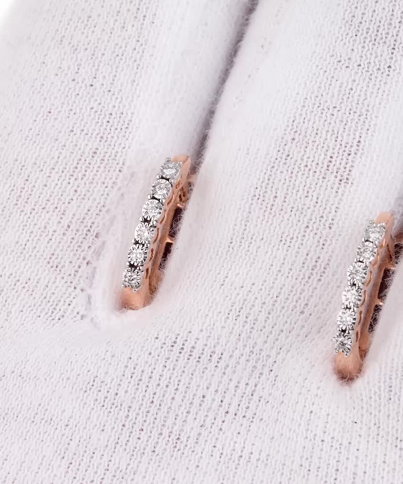 Gold earrings with diamonds