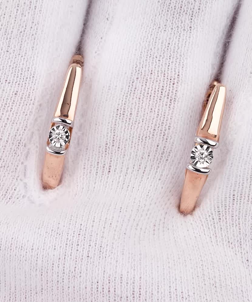 Gold earrings with diamonds