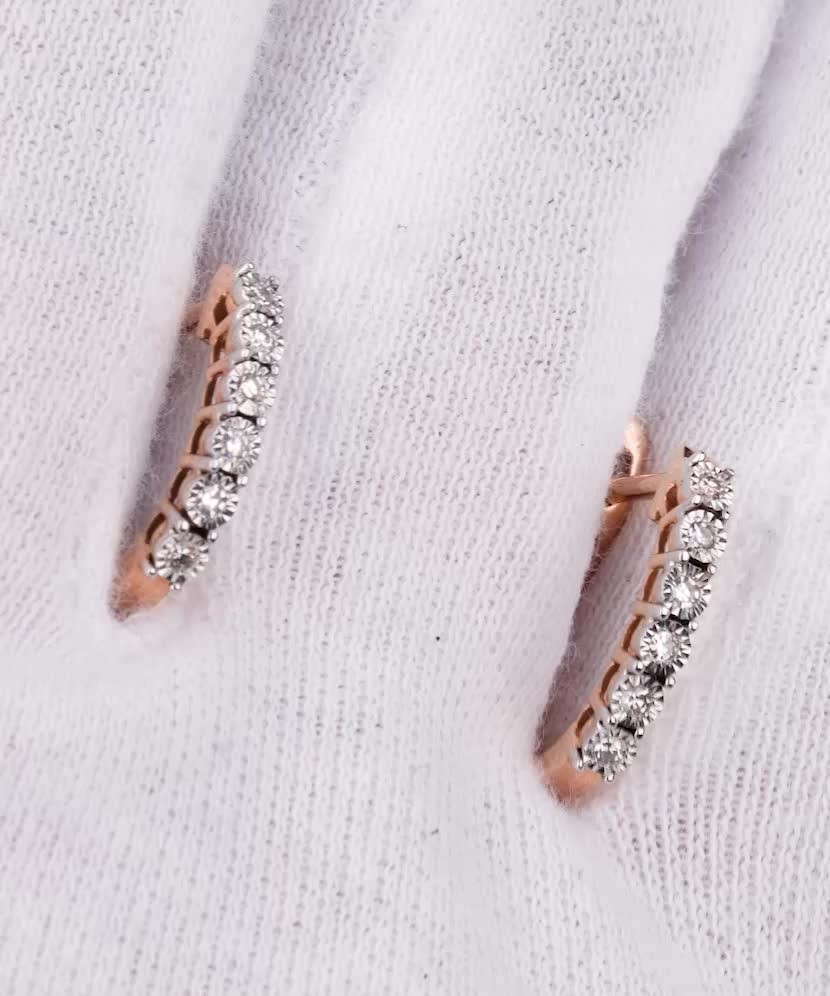 Gold earrings with diamonds