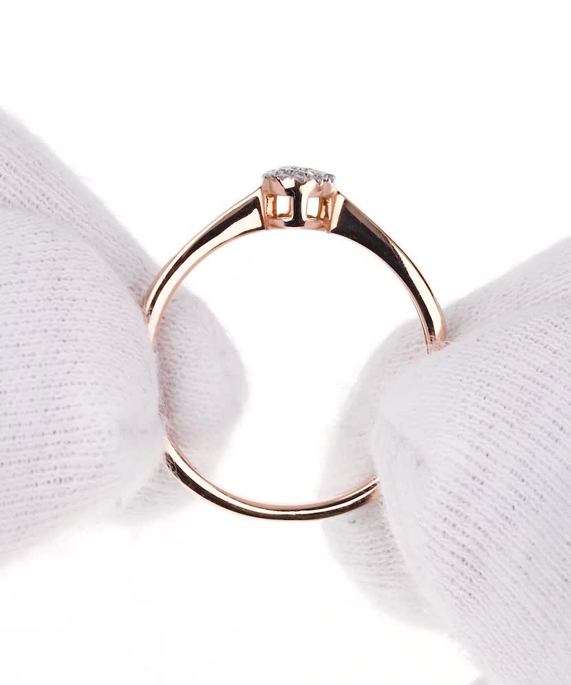 Gold ring with diamonds