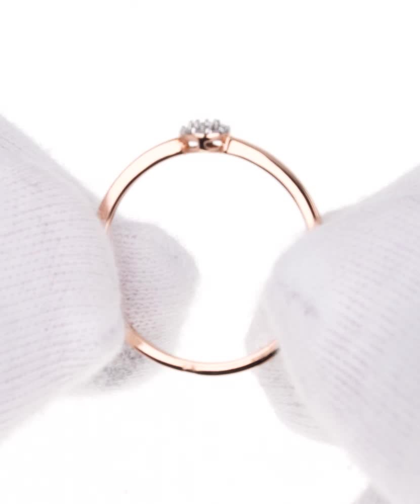 Gold ring with diamonds