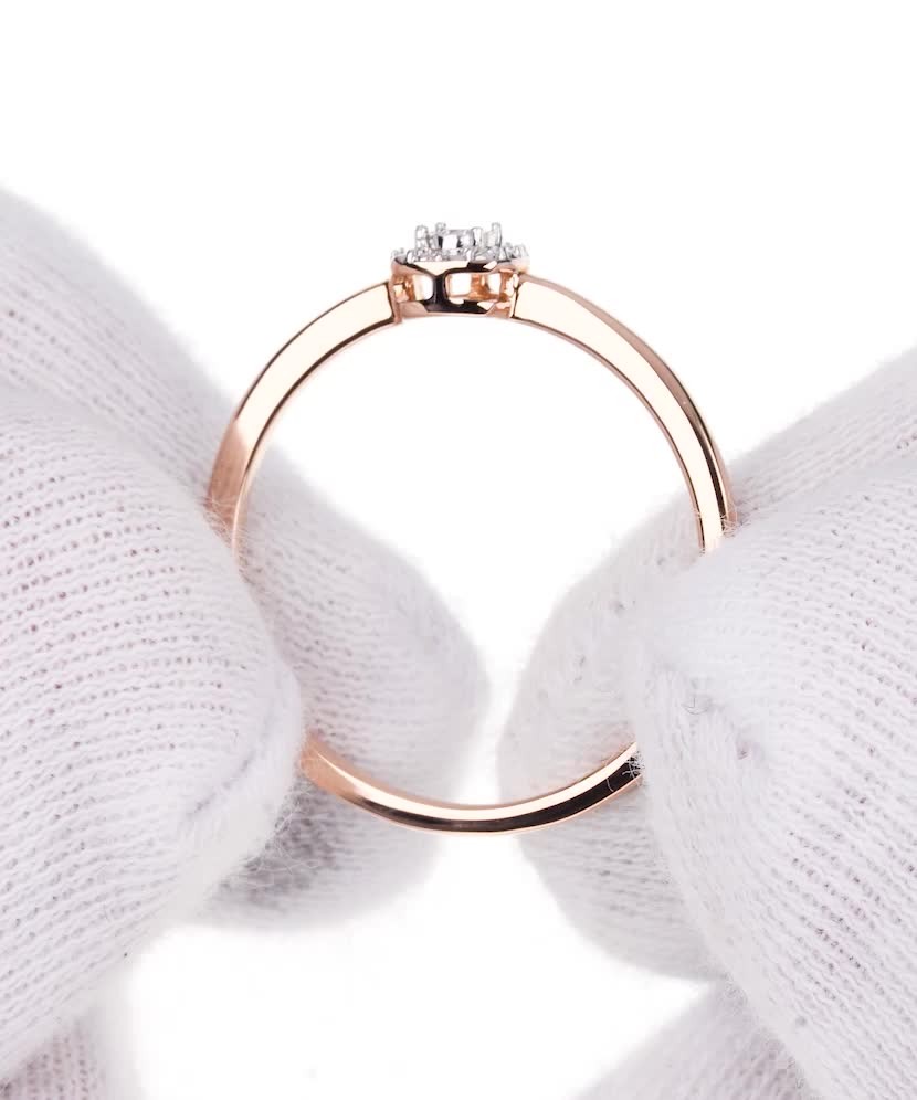 Gold ring with diamonds