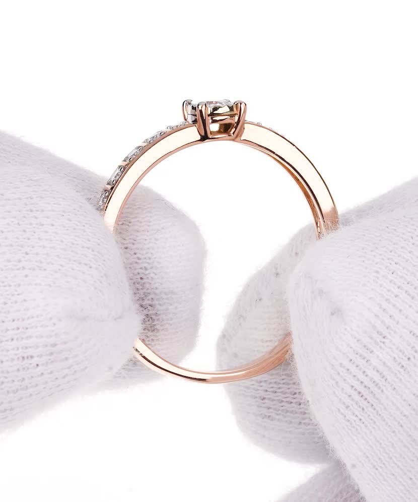 Gold ring with diamonds