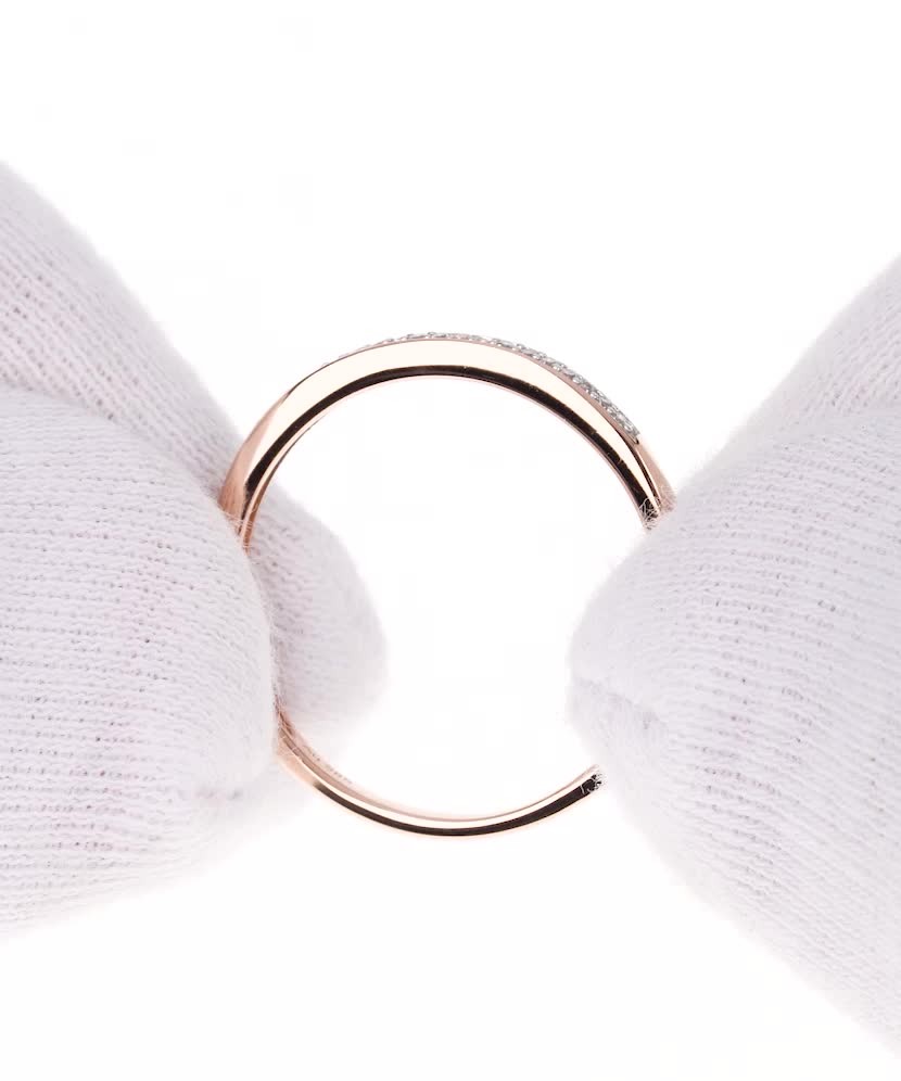 Gold ring with diamonds