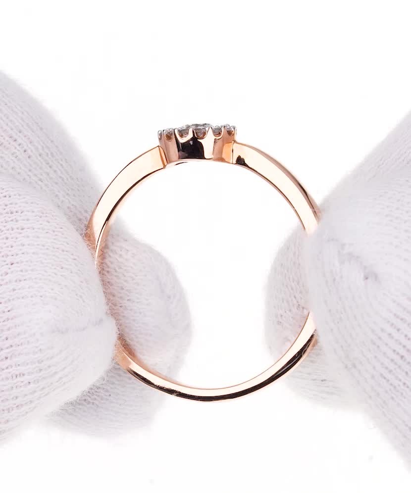 Gold ring with diamonds