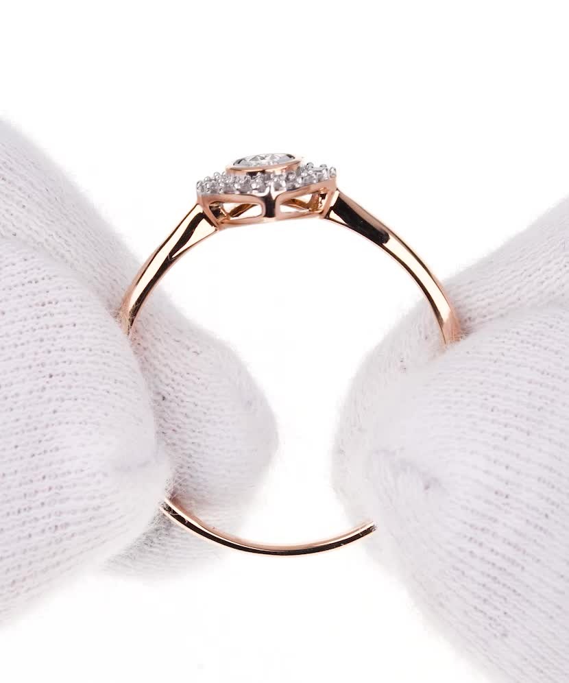 Gold ring with diamonds