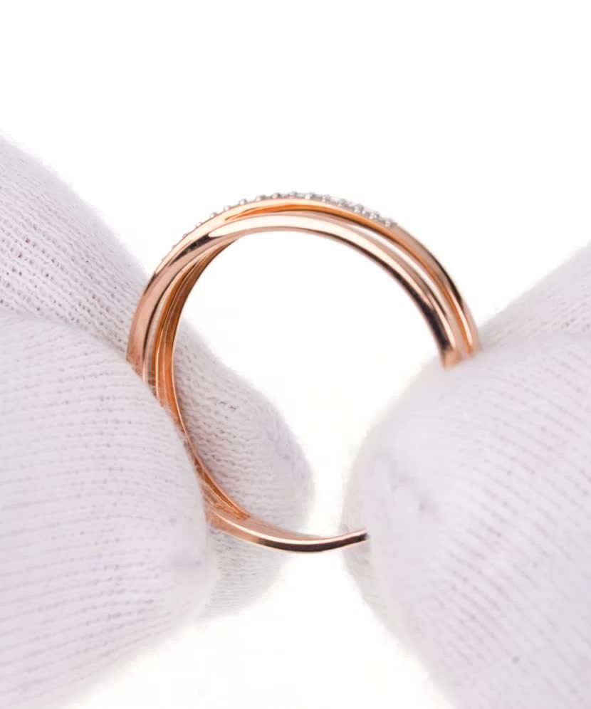 Gold ring with diamonds