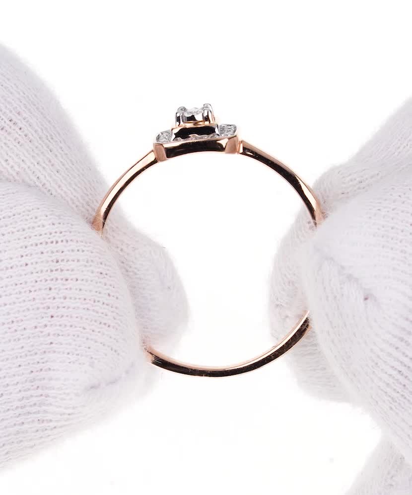 Gold ring with diamonds