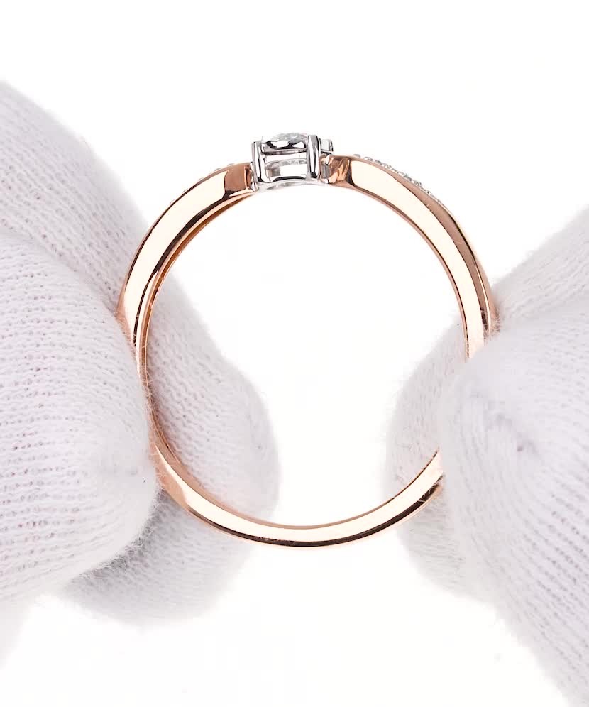 Gold ring with diamond