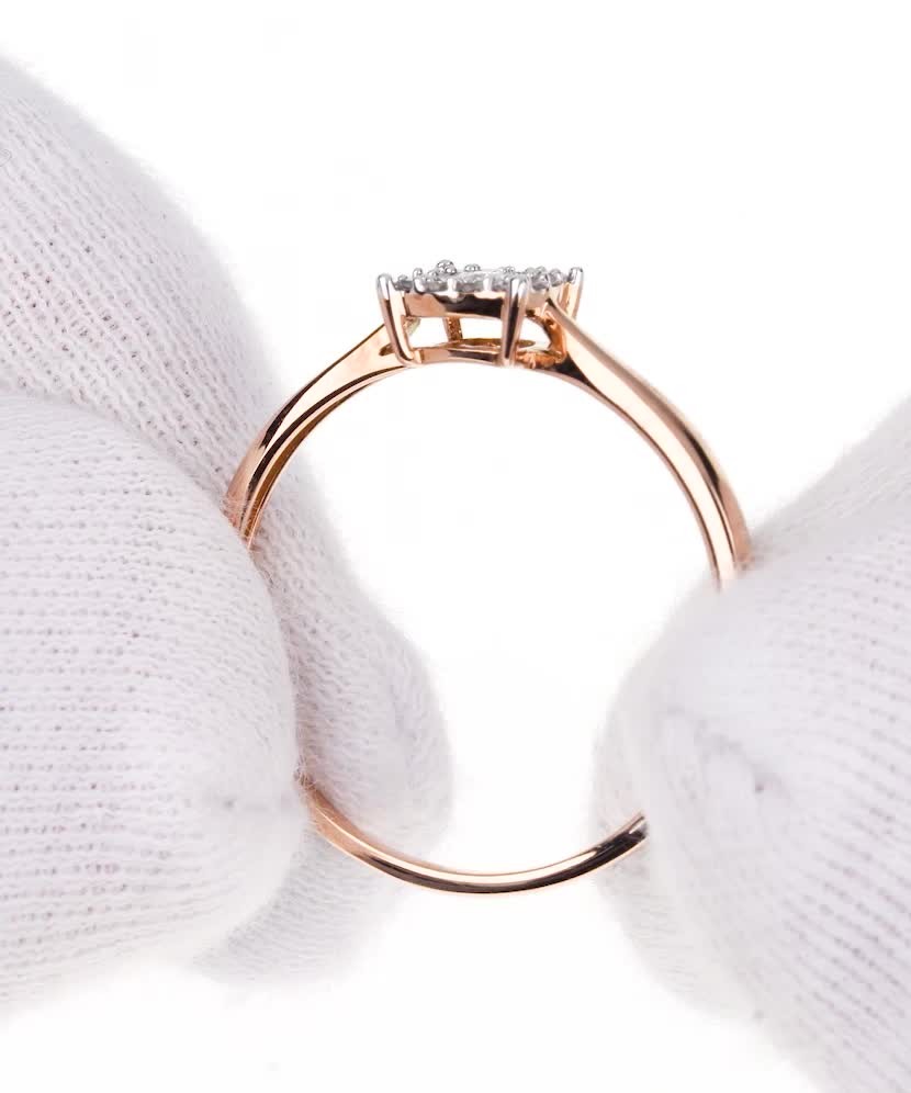 Gold ring with diamonds