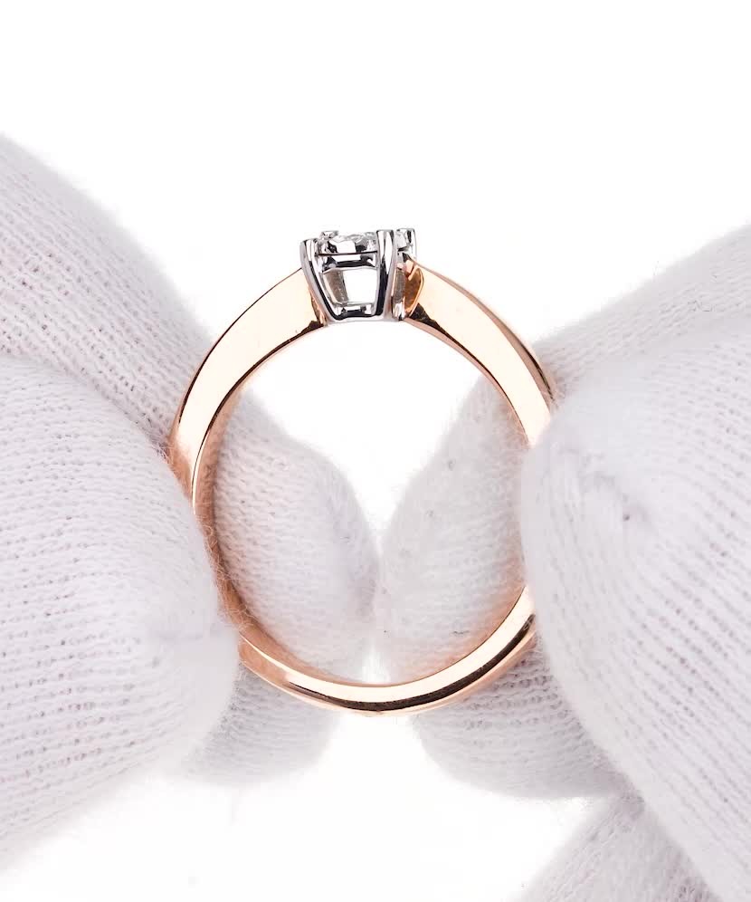 Gold ring with diamonds