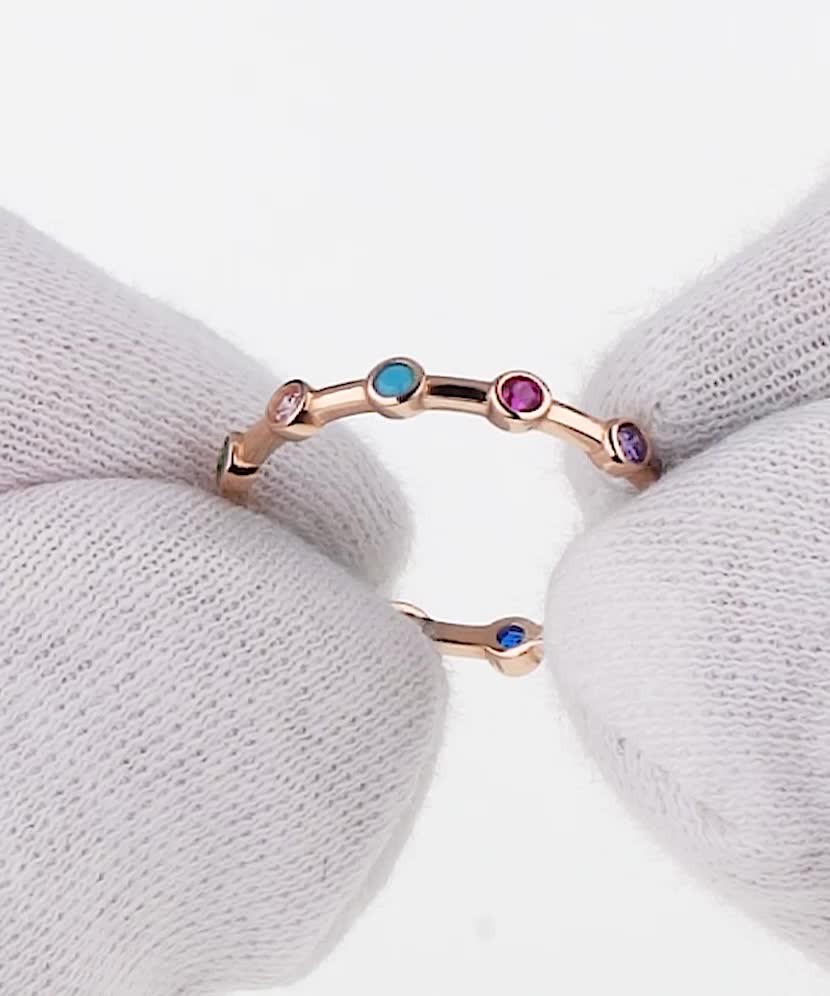 Gold ring with zircons