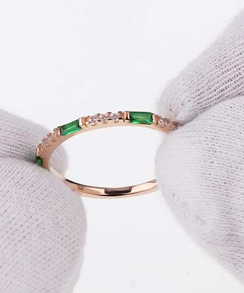 Gold ring with zircons