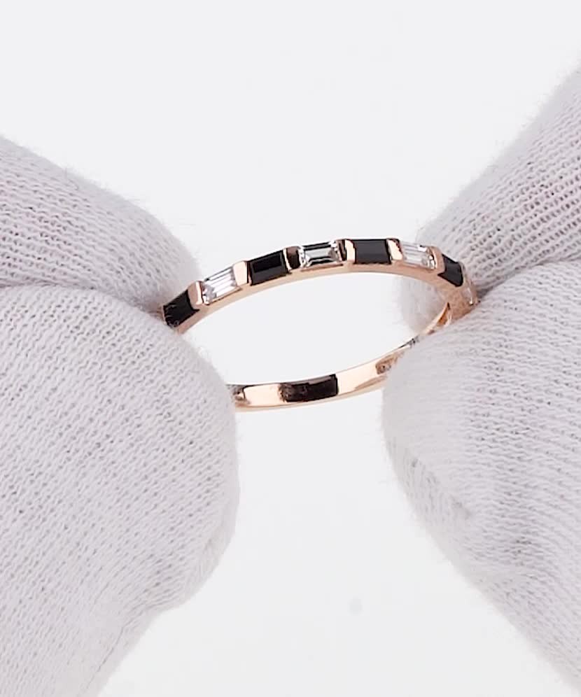 Gold ring with zircons