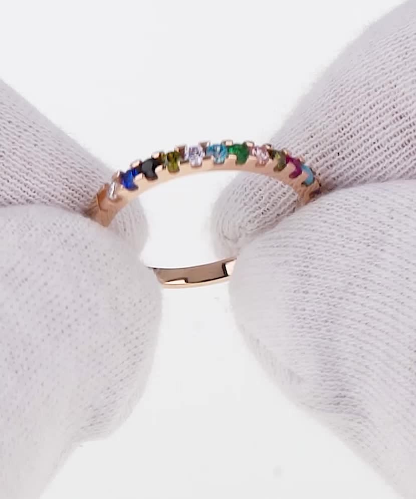 Gold ring with zircons