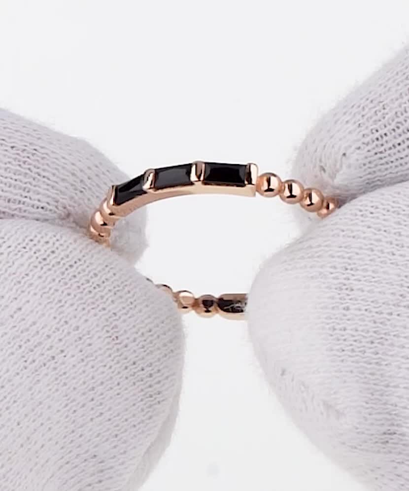 Gold ring with zircons