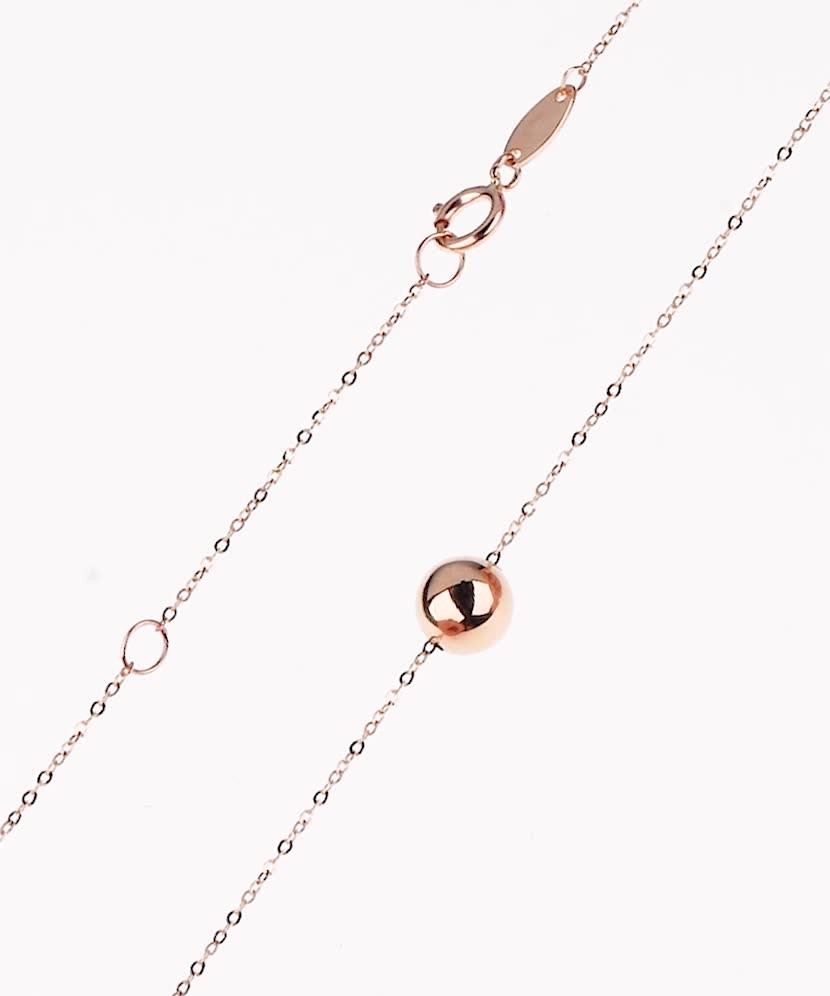 Gold chain with pendant