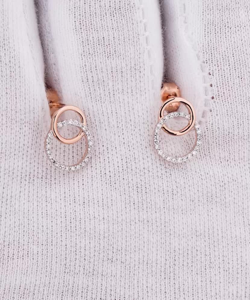 Gold earrings with diamonds