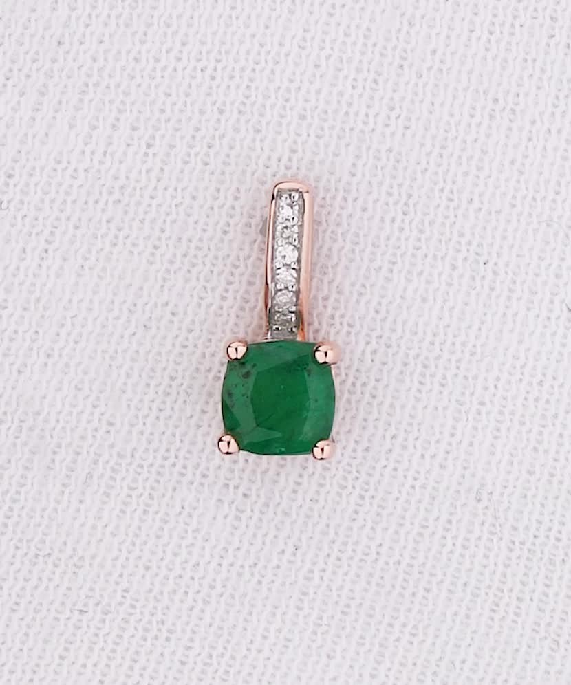 Gold pendant with emerald and diamonds