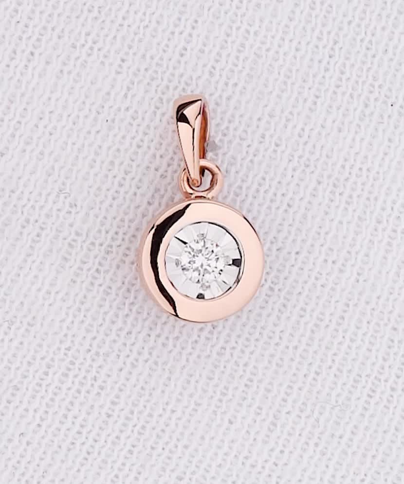 Gold pendant with diamond