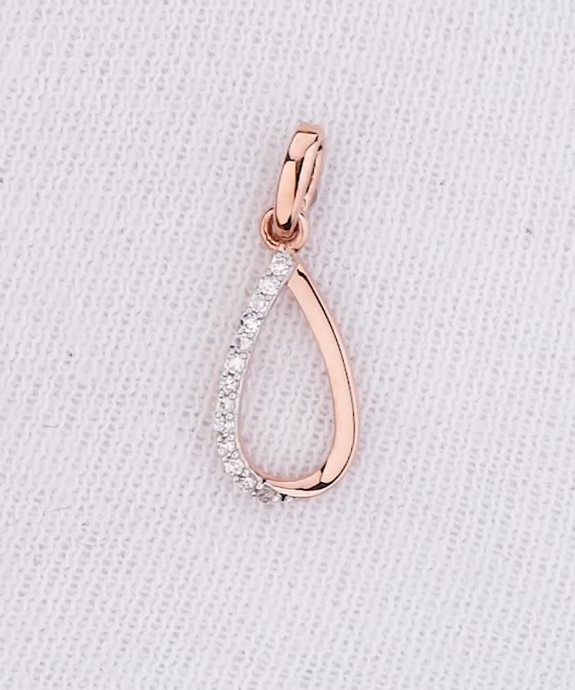 Gold pendant with diamonds