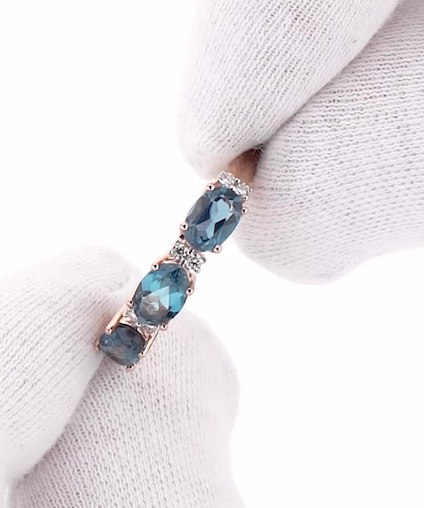 Gold ring with London topazes diamonds