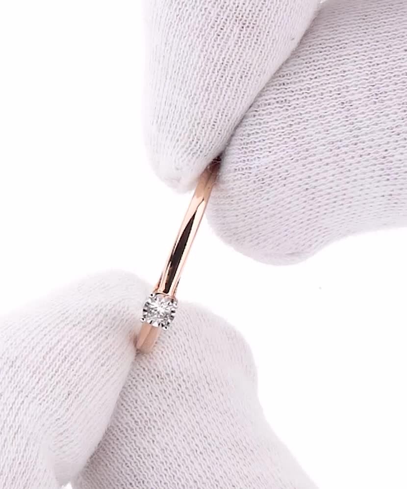 Gold ring with diamond