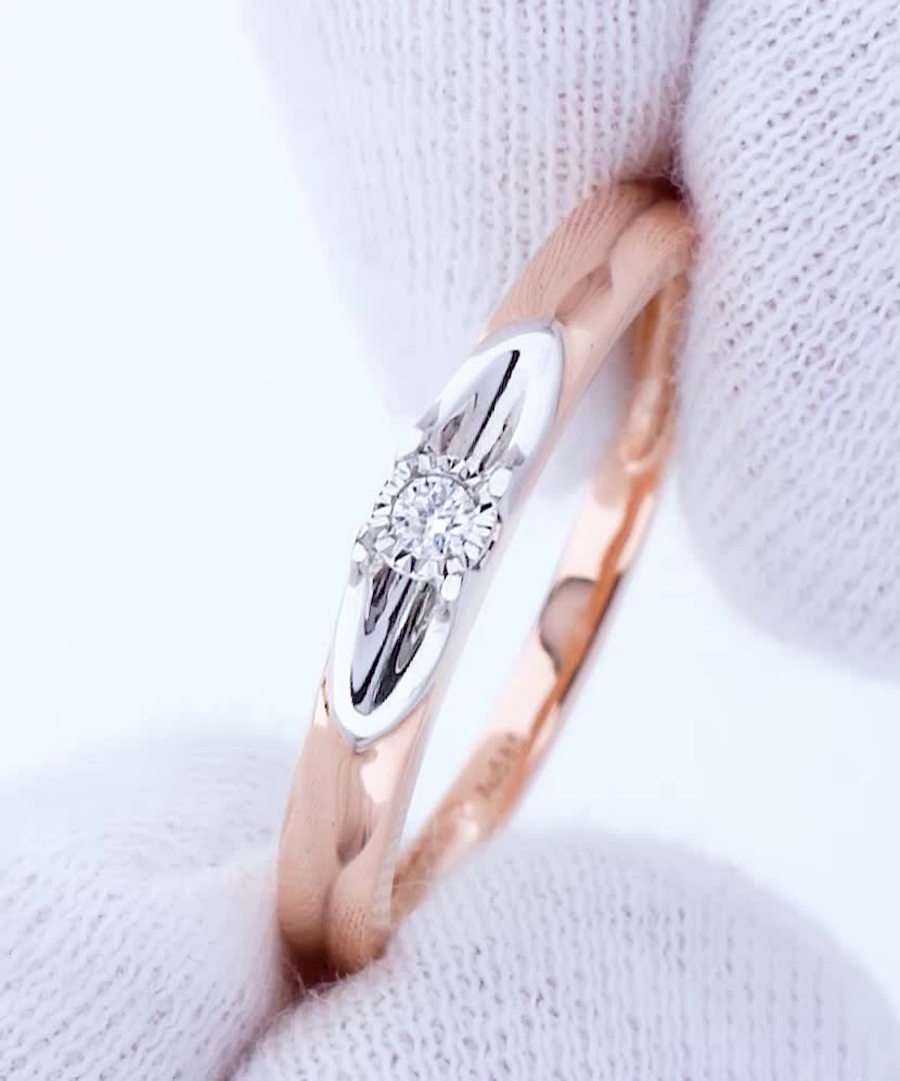 Gold ring with diamond