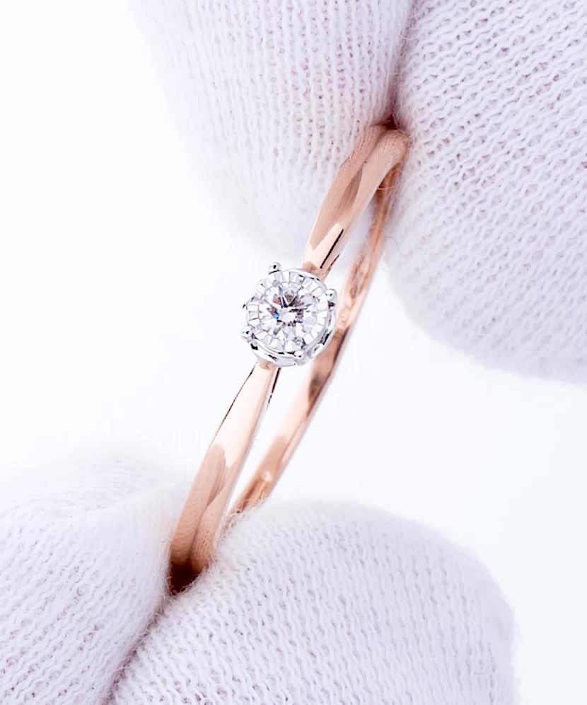 Gold ring with diamond