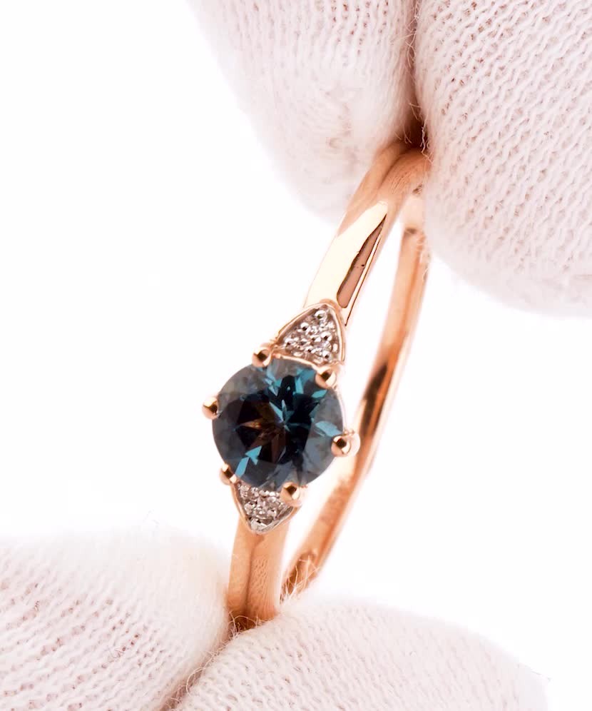 Gold ring with London topaz and diamonds