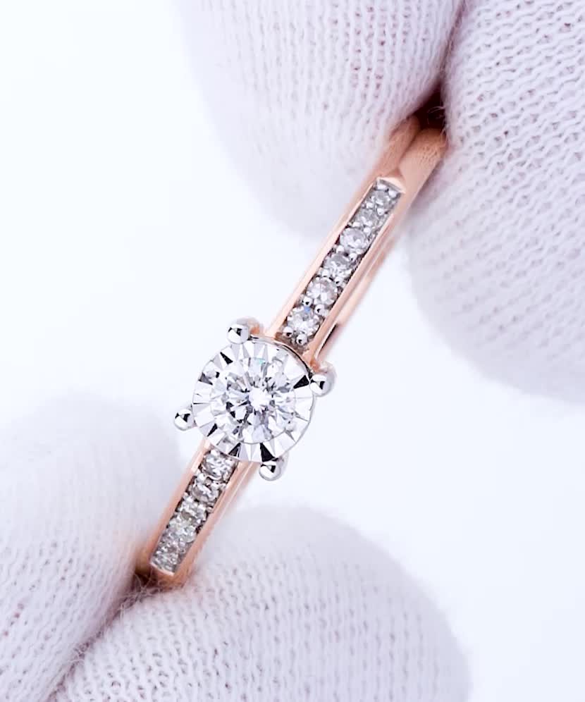 Gold ring with diamond