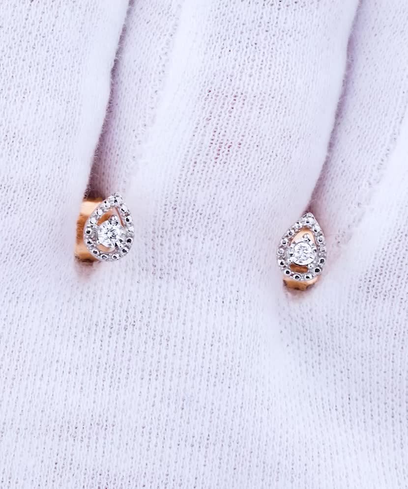 Gold earrings with diamonds
