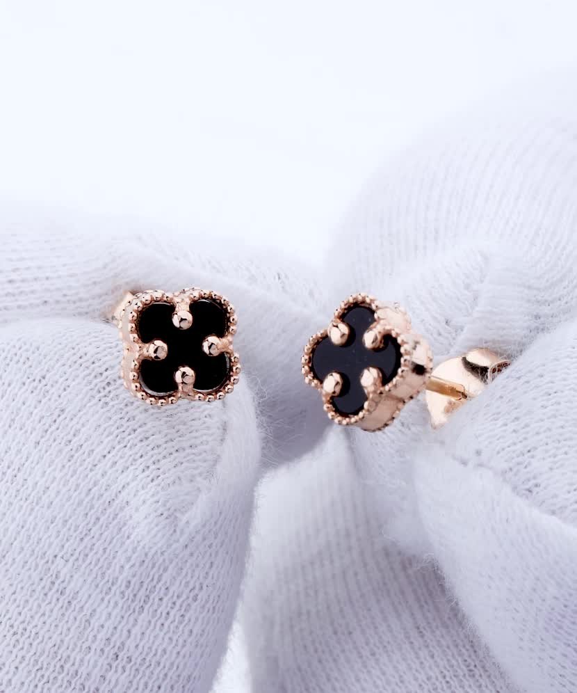 Gold earrings with enamel