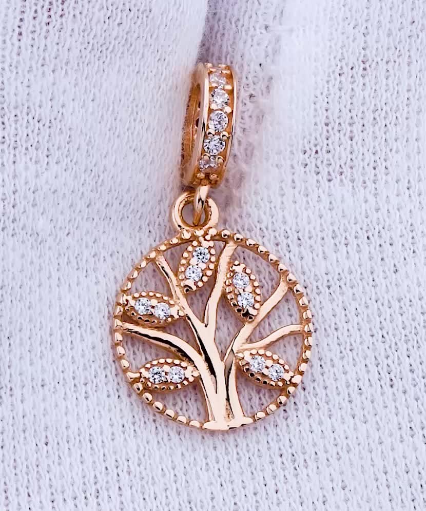 Gold pendant with zircons