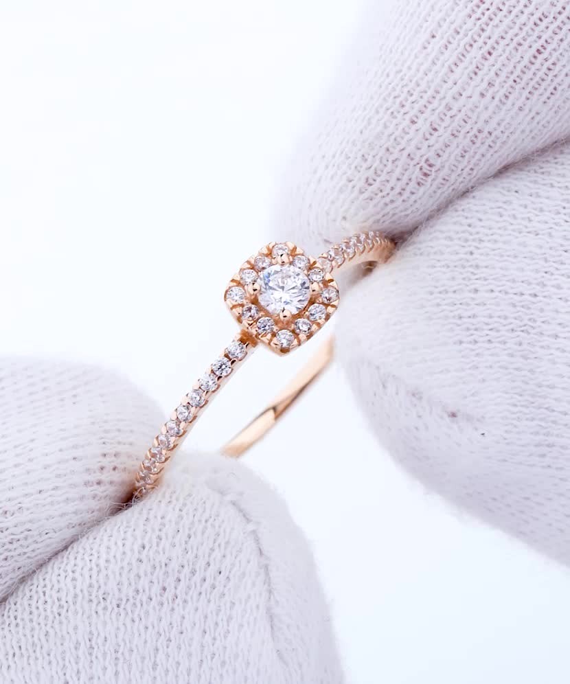 Gold ring with zircons