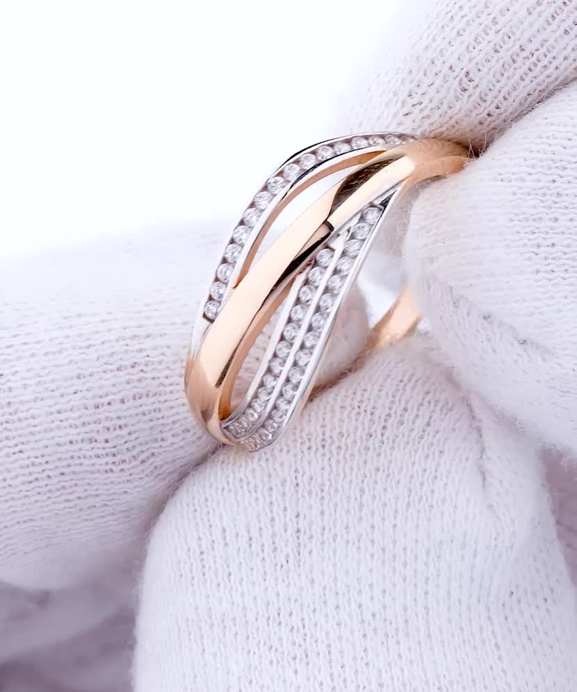 Gold ring with zircons