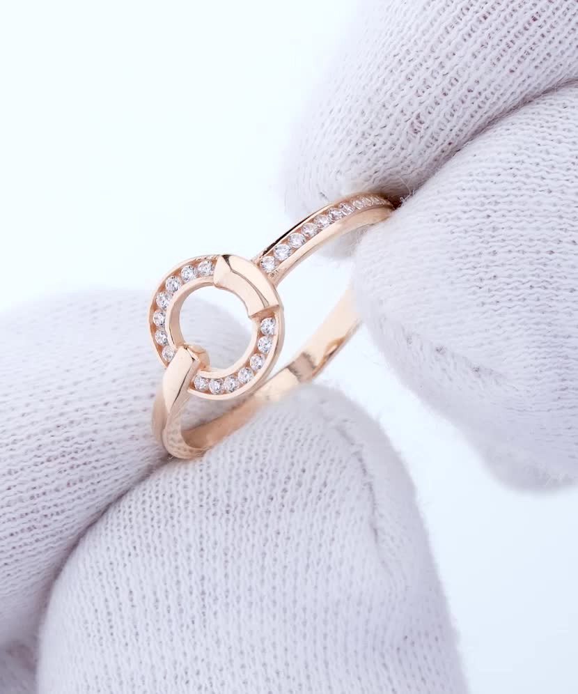 Gold ring with zircons