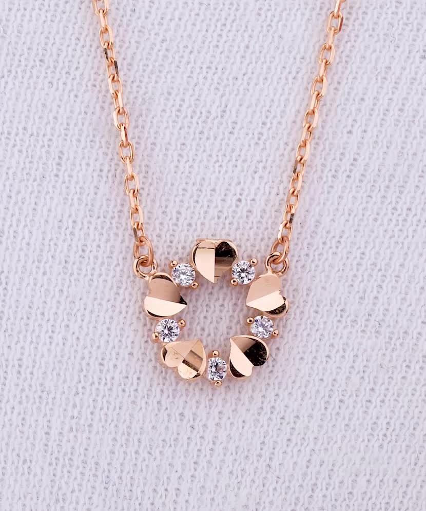 Gold chain with zirconium pendant