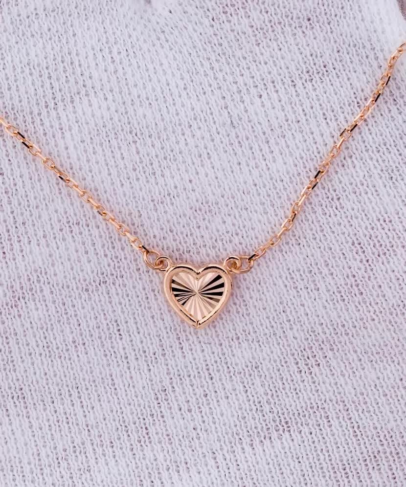 Gold chain with pendant "heart"